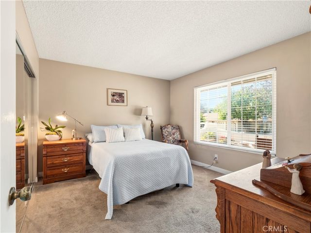 19401 Oak Crossing, Newhall, CA 91321