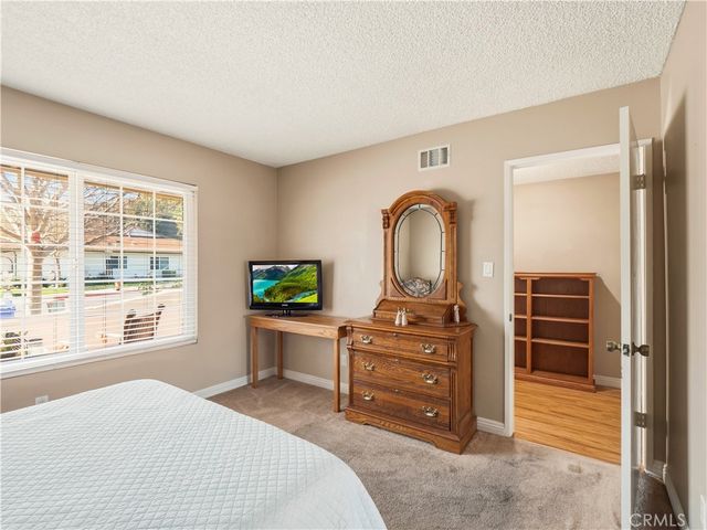 19401 Oak Crossing, Newhall, CA 91321