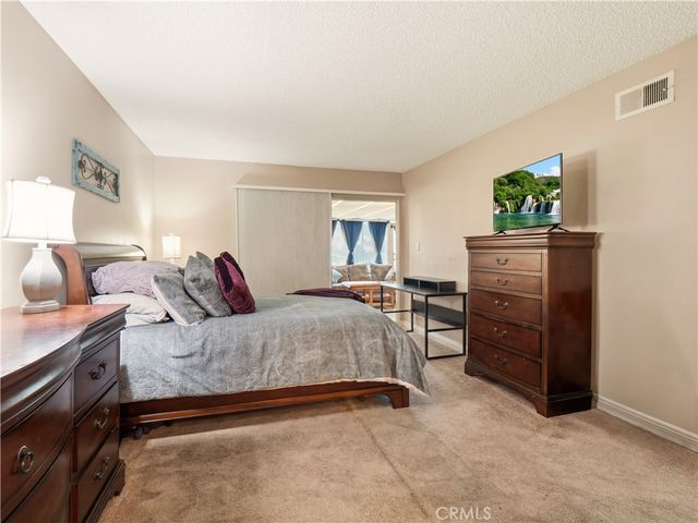 19401 Oak Crossing, Newhall, CA 91321
