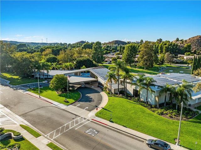 19401 Oak Crossing, Newhall, CA 91321