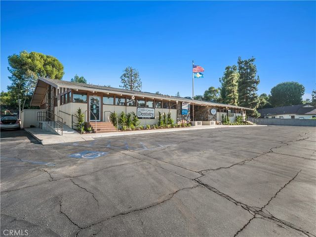 19401 Oak Crossing, Newhall, CA 91321