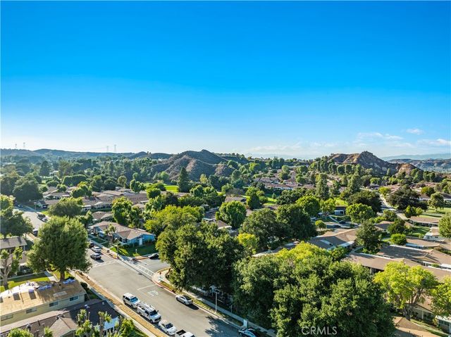 19401 Oak Crossing, Newhall, CA 91321