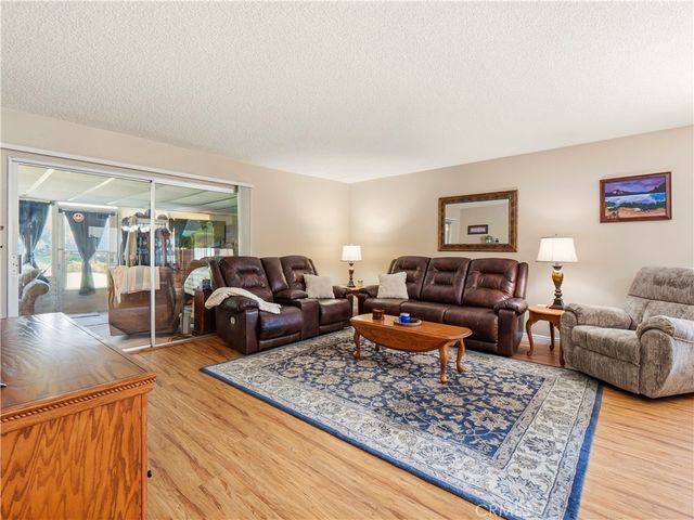 19401 Oak Crossing, Newhall, CA 91321