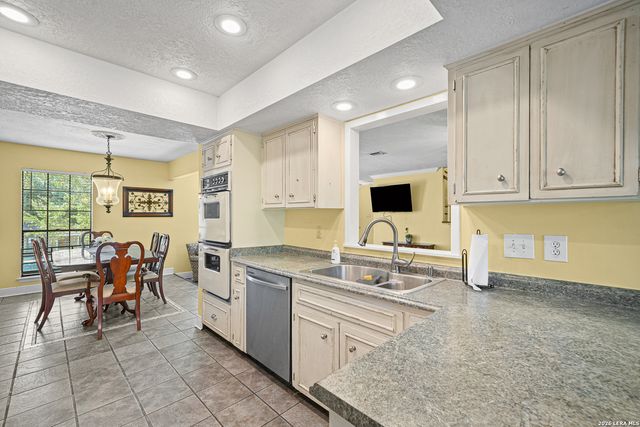 15607 Heimer Rd, San Antonio, TX 78232
