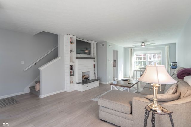 8533 Legacy Court, Fishers, IN 46038