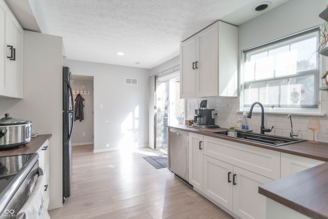 8533 Legacy Court, Fishers, IN 46038