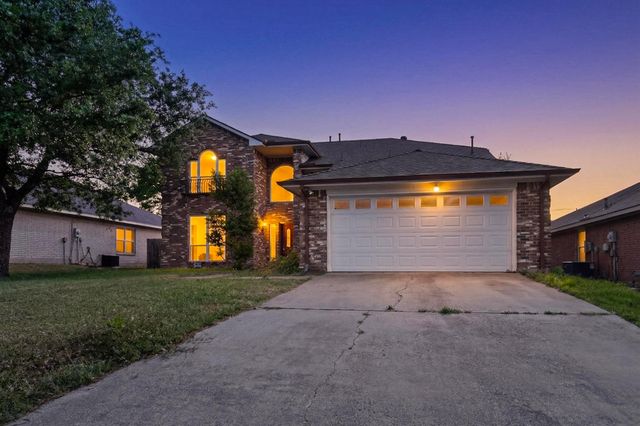 812 Windswept Drive, Cedar Hill, TX 75104