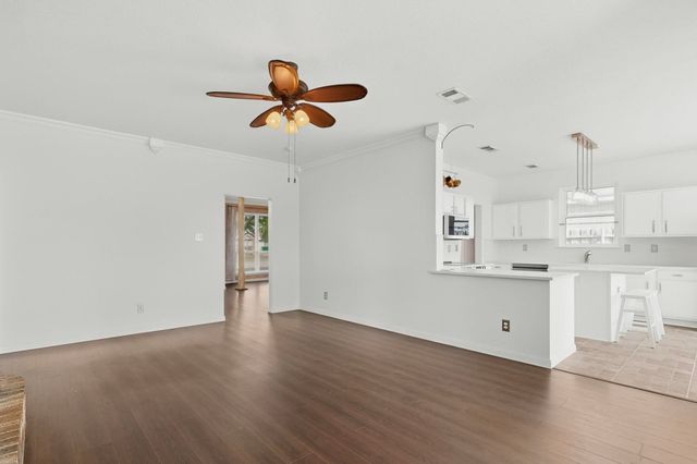 812 Windswept Drive, Cedar Hill, TX 75104