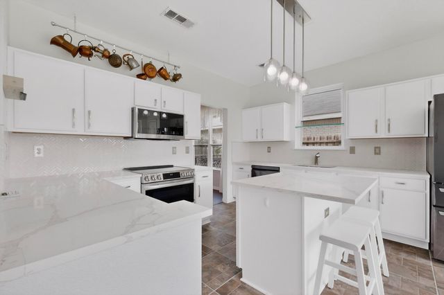 812 Windswept Drive, Cedar Hill, TX 75104