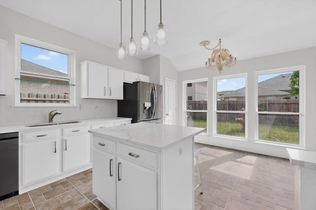 812 Windswept Drive, Cedar Hill, TX 75104