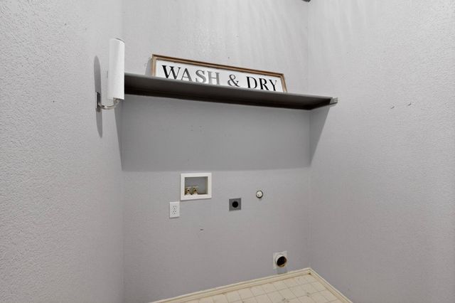 812 Windswept Drive, Cedar Hill, TX 75104