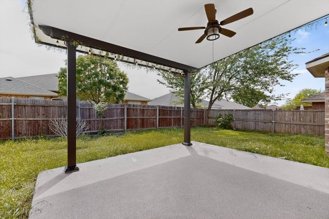 812 Windswept Drive, Cedar Hill, TX 75104