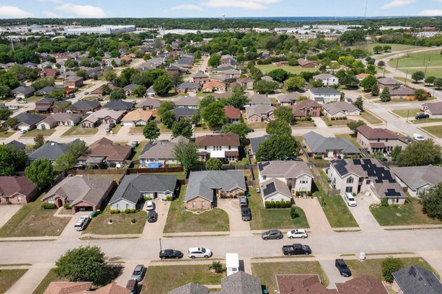 812 Windswept Drive, Cedar Hill, TX 75104