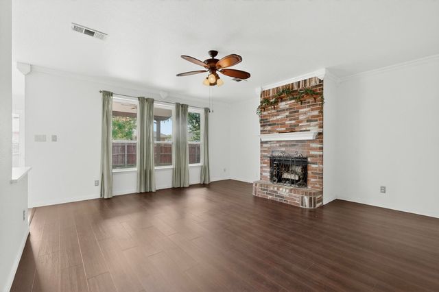 812 Windswept Drive, Cedar Hill, TX 75104