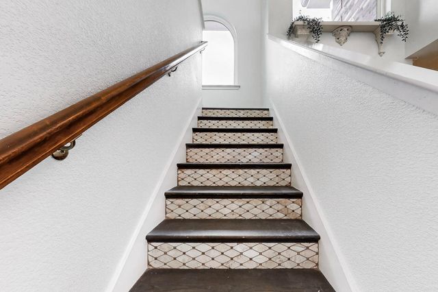 812 Windswept Drive, Cedar Hill, TX 75104