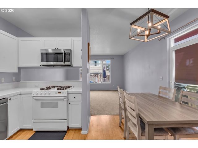 20499 Sw CHANDELLE Ct, Beaverton, OR 97078