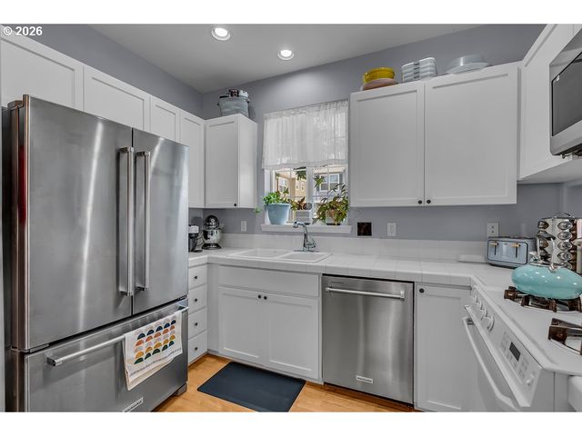 20499 Sw CHANDELLE Ct, Beaverton, OR 97078