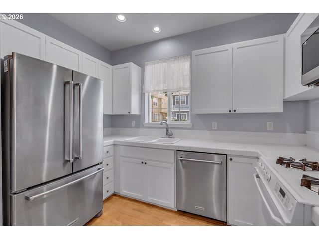 20499 Sw CHANDELLE Ct, Beaverton, OR 97078