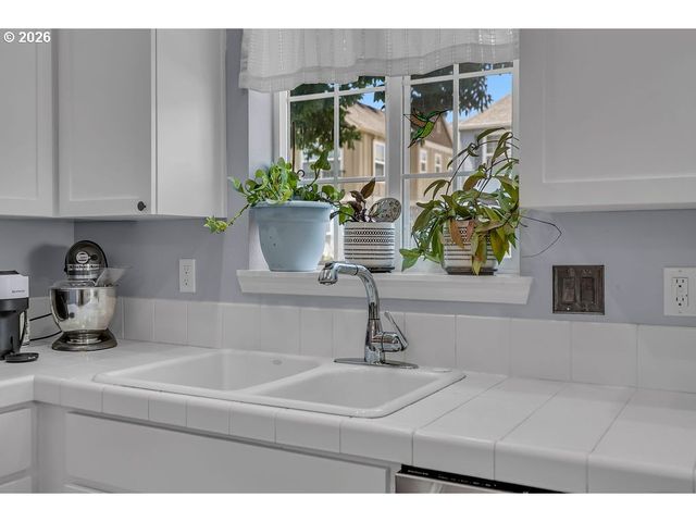 20499 Sw CHANDELLE Ct, Beaverton, OR 97078
