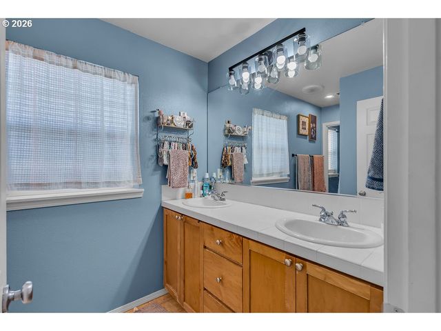 20499 Sw CHANDELLE Ct, Beaverton, OR 97078