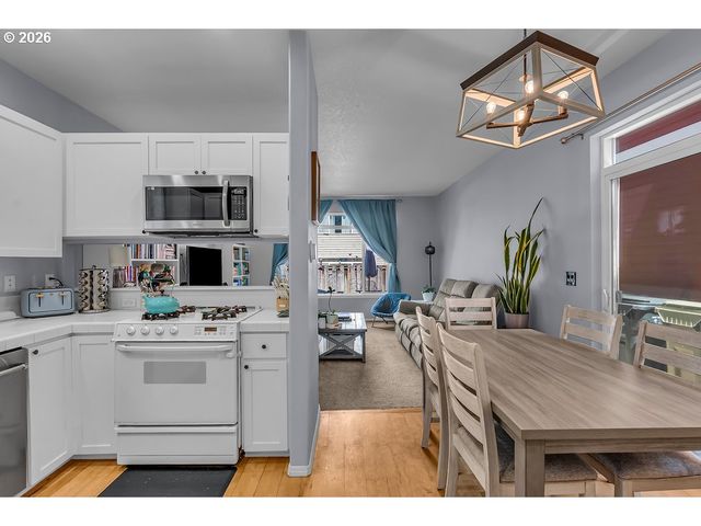 20499 Sw CHANDELLE Ct, Beaverton, OR 97078