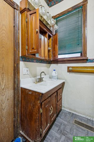 2510 S 11th Street, Omaha, NE 68108
