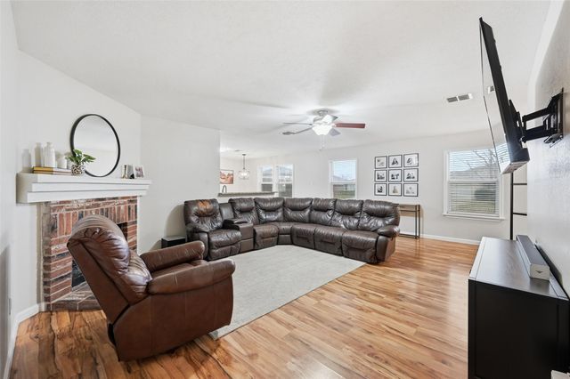 8720 Hunters Point Way, Fort Worth, TX 76123