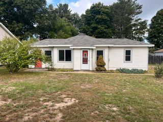 1130 Englewood Avenue, Norton Shores, MI 49441