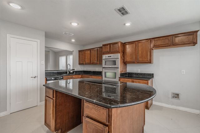 7414 Lake Front Trail, Arlington, TX 76002