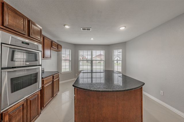 7414 Lake Front Trail, Arlington, TX 76002