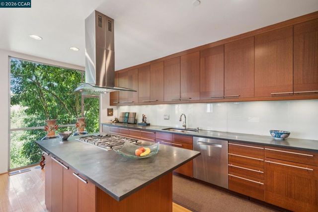 34 Underhill Rd, Orinda, CA 94563