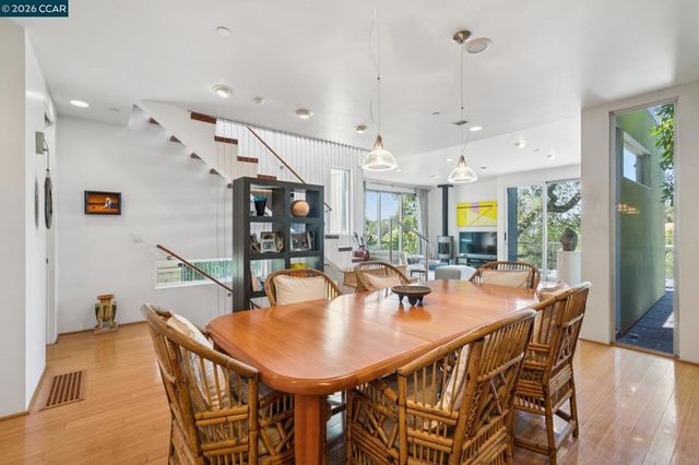 34 Underhill Rd, Orinda, CA 94563