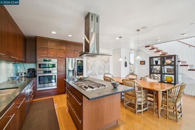 34 Underhill Rd, Orinda, CA 94563