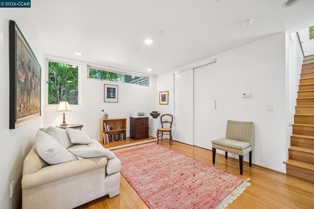 34 Underhill Rd, Orinda, CA 94563