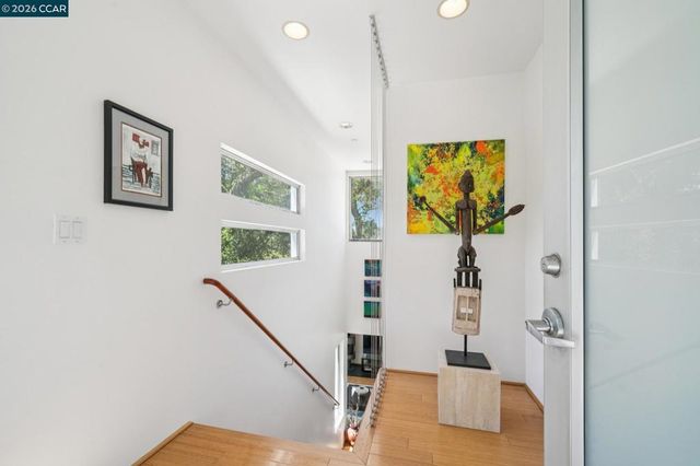 34 Underhill Rd, Orinda, CA 94563