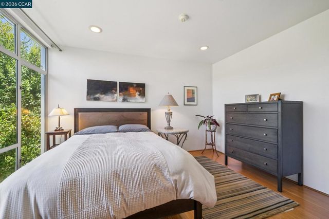 34 Underhill Rd, Orinda, CA 94563