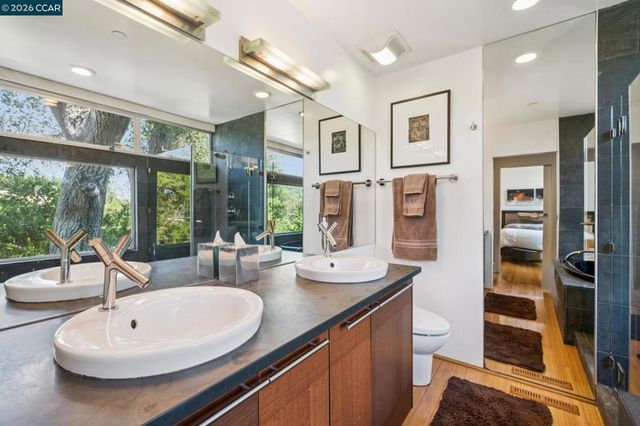 34 Underhill Rd, Orinda, CA 94563