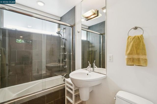 34 Underhill Rd, Orinda, CA 94563