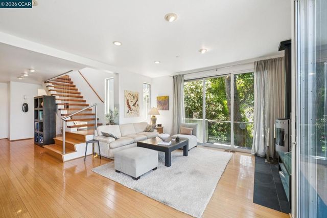 34 Underhill Rd, Orinda, CA 94563