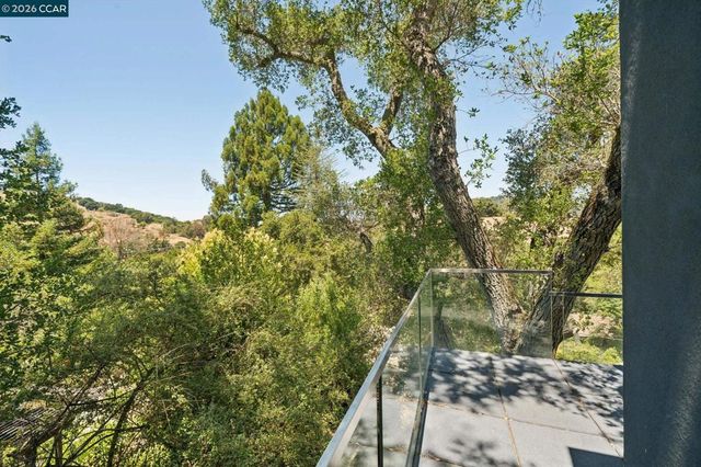 34 Underhill Rd, Orinda, CA 94563