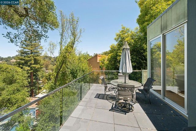 34 Underhill Rd, Orinda, CA 94563