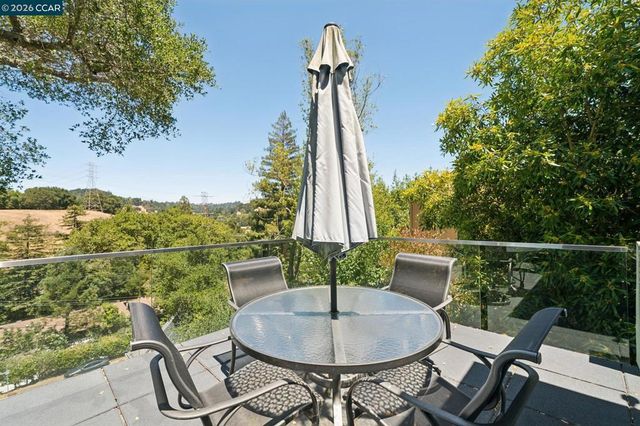 34 Underhill Rd, Orinda, CA 94563