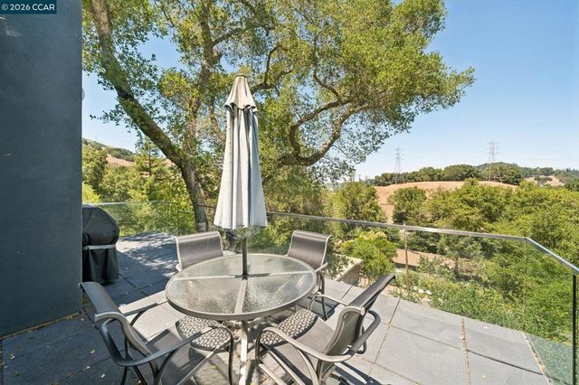 34 Underhill Rd, Orinda, CA 94563