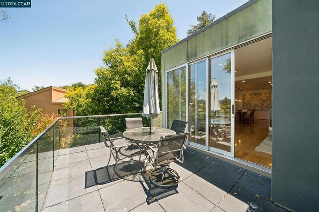 34 Underhill Rd, Orinda, CA 94563