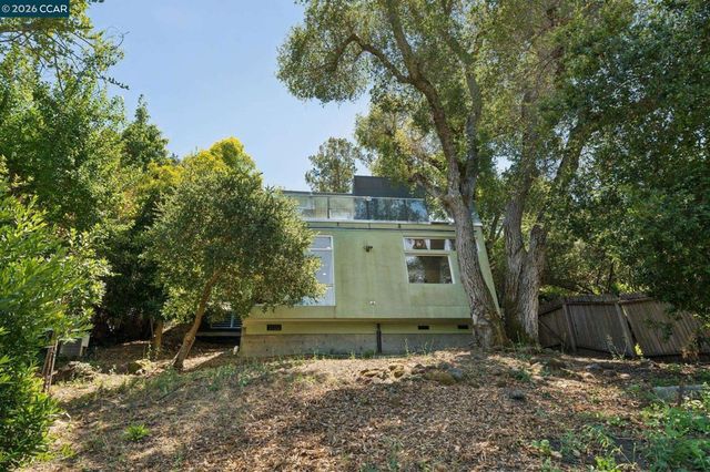 34 Underhill Rd, Orinda, CA 94563