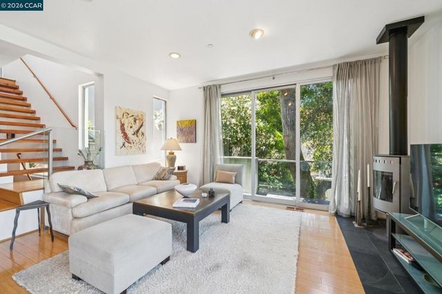 34 Underhill Rd, Orinda, CA 94563