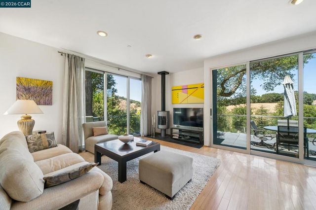 34 Underhill Rd, Orinda, CA 94563
