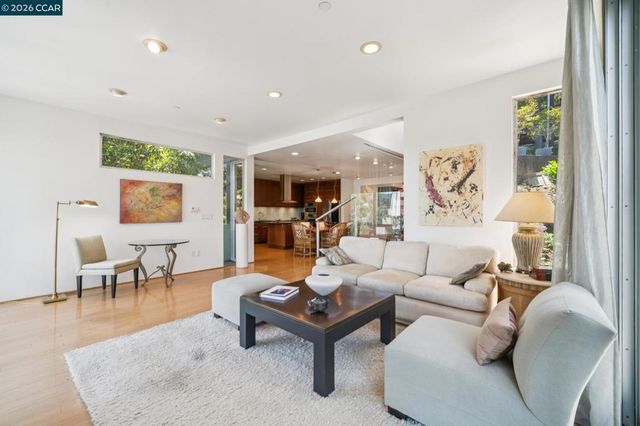 34 Underhill Rd, Orinda, CA 94563