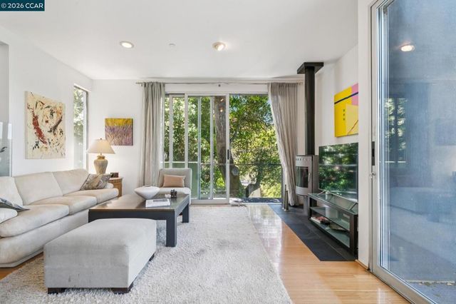 34 Underhill Rd, Orinda, CA 94563