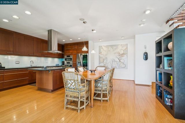34 Underhill Rd, Orinda, CA 94563